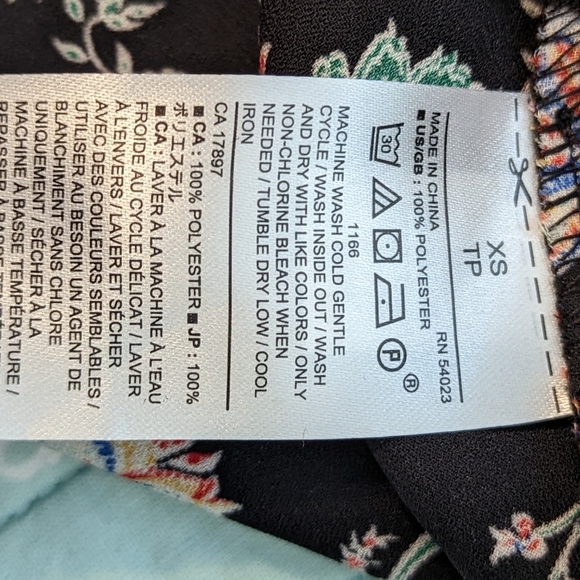 Banana Republic Sleeveless Bow tie Blouse - Picture 3 of 3